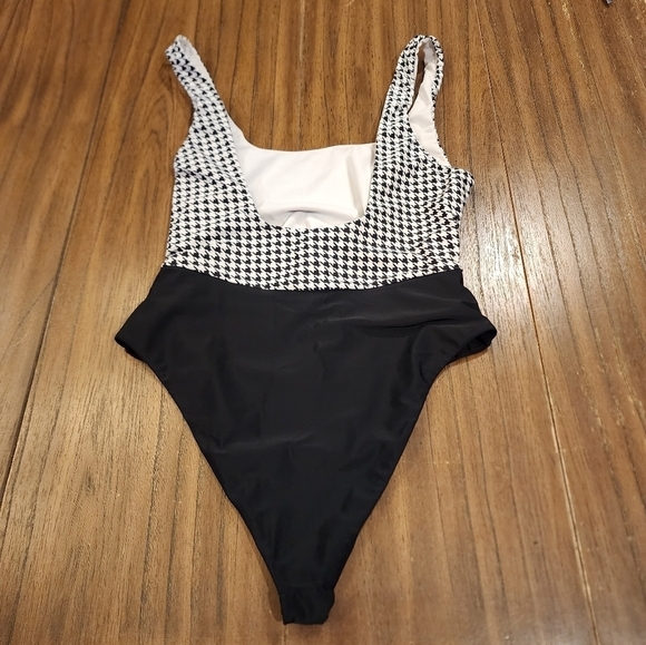 Lovers + friends JOJO ONE PIECE Houndstooth swimsuit extra Large - Picture 5 of 7